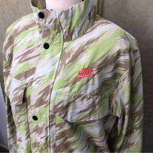 Nike Active Streetwear Green/Tan/Pink Camouflage Lightweight Zip-up Jacket